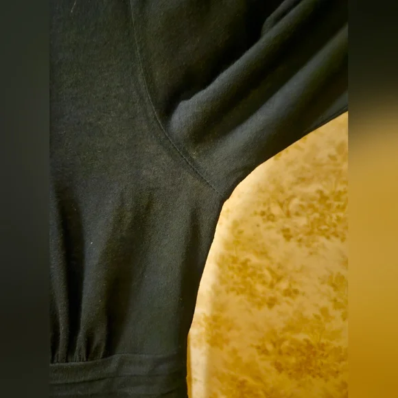 The Limited Small black 1/2 sleeve top - Picture 5 of 7